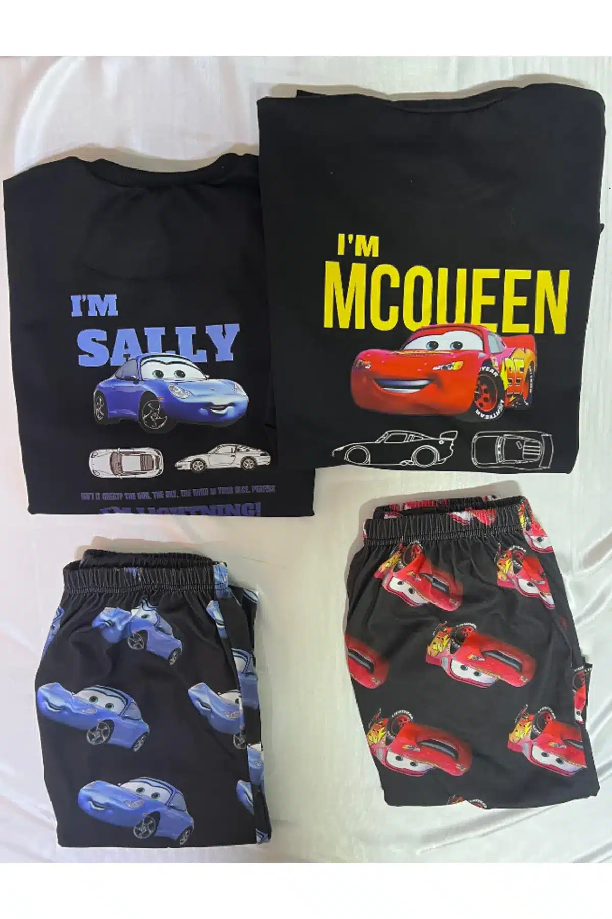 mcq1-1.webp McQueen ve Sally Siyah Çift Pijama Takımı - Görsel 1